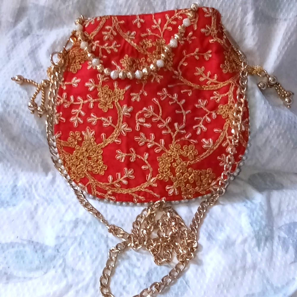 Hand made beaded purse with gold crossbody chain